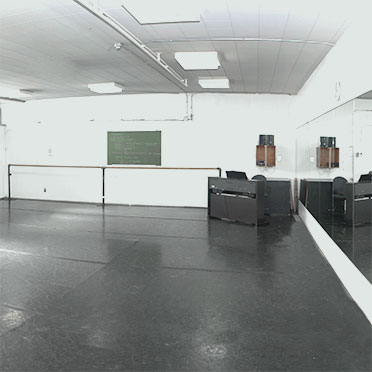 Ballet Divertimento Installations Studio 1 (36 pi x 32 pi)